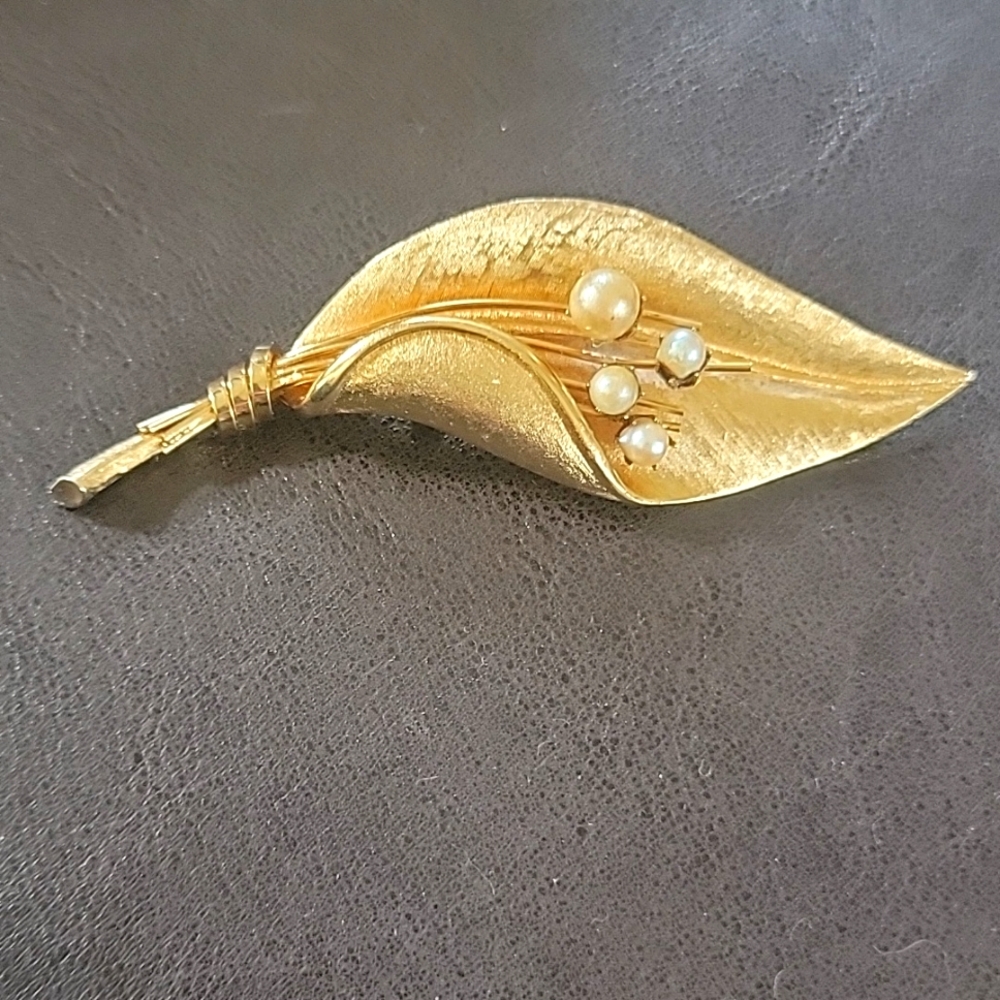 Antique Francois leaf brooch